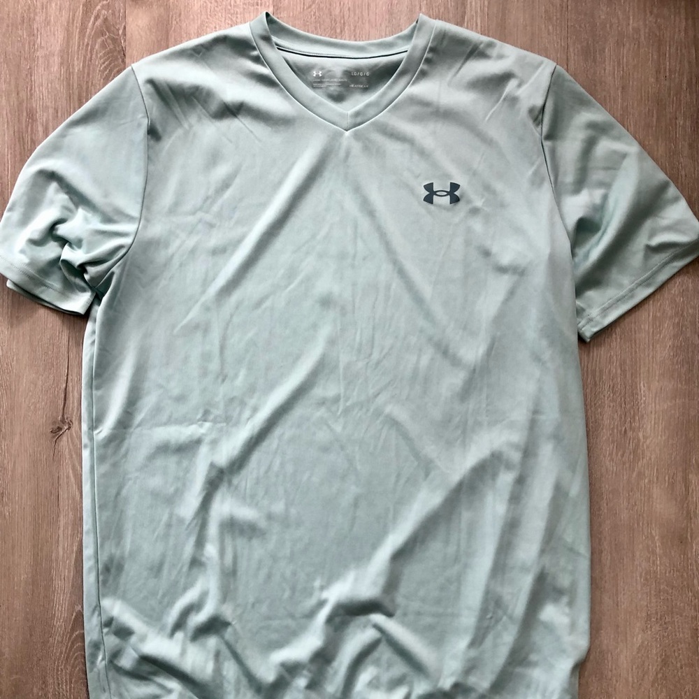 Under Armour, V-Neck, LRG, Like New